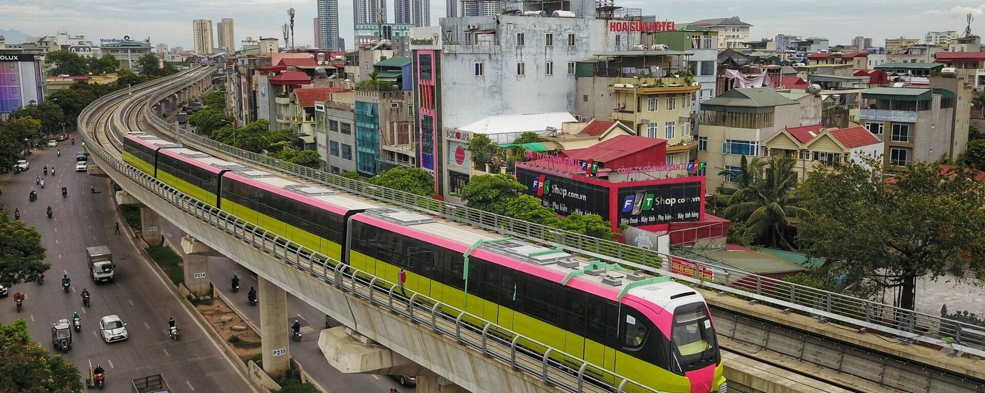 Đoàn tàu chạy qua tuyến đường Nhổn - Ga Hà Nội (đoạn trên cao dài 8,5km từ Nhổn đến Đại học Giao thông vận tải). - Sputnik Việt Nam, 1920, 18.08.2021