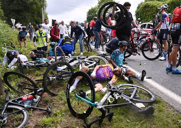 Tai nạn trên đường đua xe đạp «Tour de France» - Sputnik Việt Nam