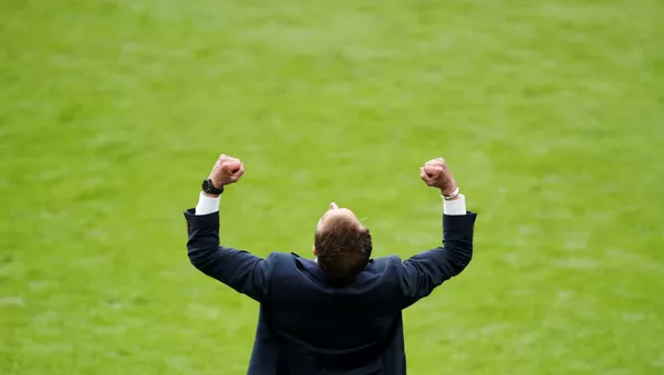 Trận đấu thuộc vòng 16 Euro 2020 - Huấn luyện viên đội tuyển Anh Gareth Southgate ăn mừng chiến thắng của đội tuyển trước Đức tại sân vận động Wembley ở London, Anh ngày 29 tháng 6 năm 2021 - Sputnik Việt Nam