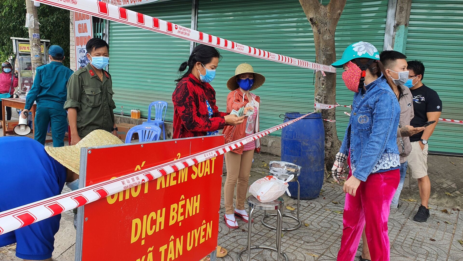 Một khu vực bị phong tỏa để khoanh vùng dập dịch - Sputnik Việt Nam, 1920, 07.07.2021