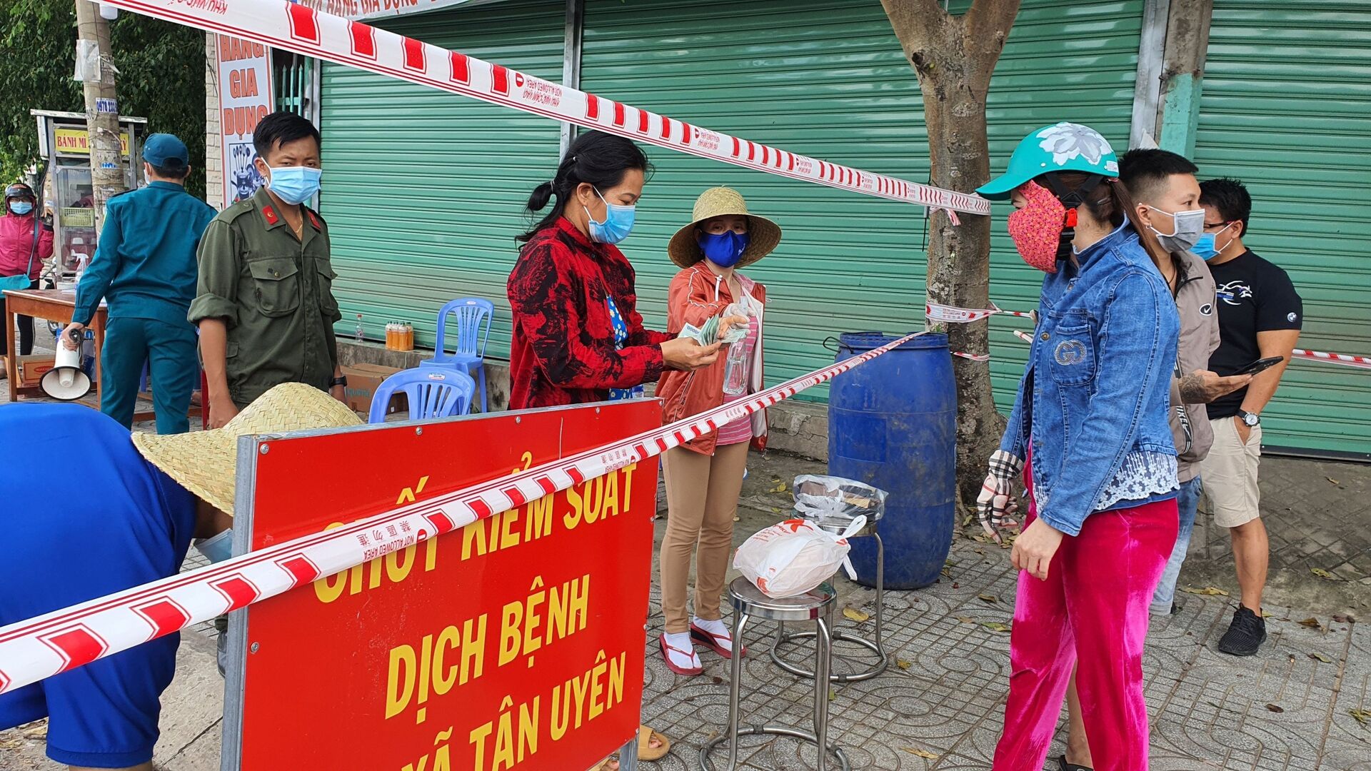 Trưa 8/7: Việt Nam thêm 355 ca mắc Covid-19, TP.HCM 200 ca, Hà Nội 1 ca Trưa 8/7: Việt Nam thêm 355 ca mắc Covid-19, TP.HCM 200 ca, Hà Nội 1 ca - Sputnik Việt Nam, 1920, 08.07.2021
