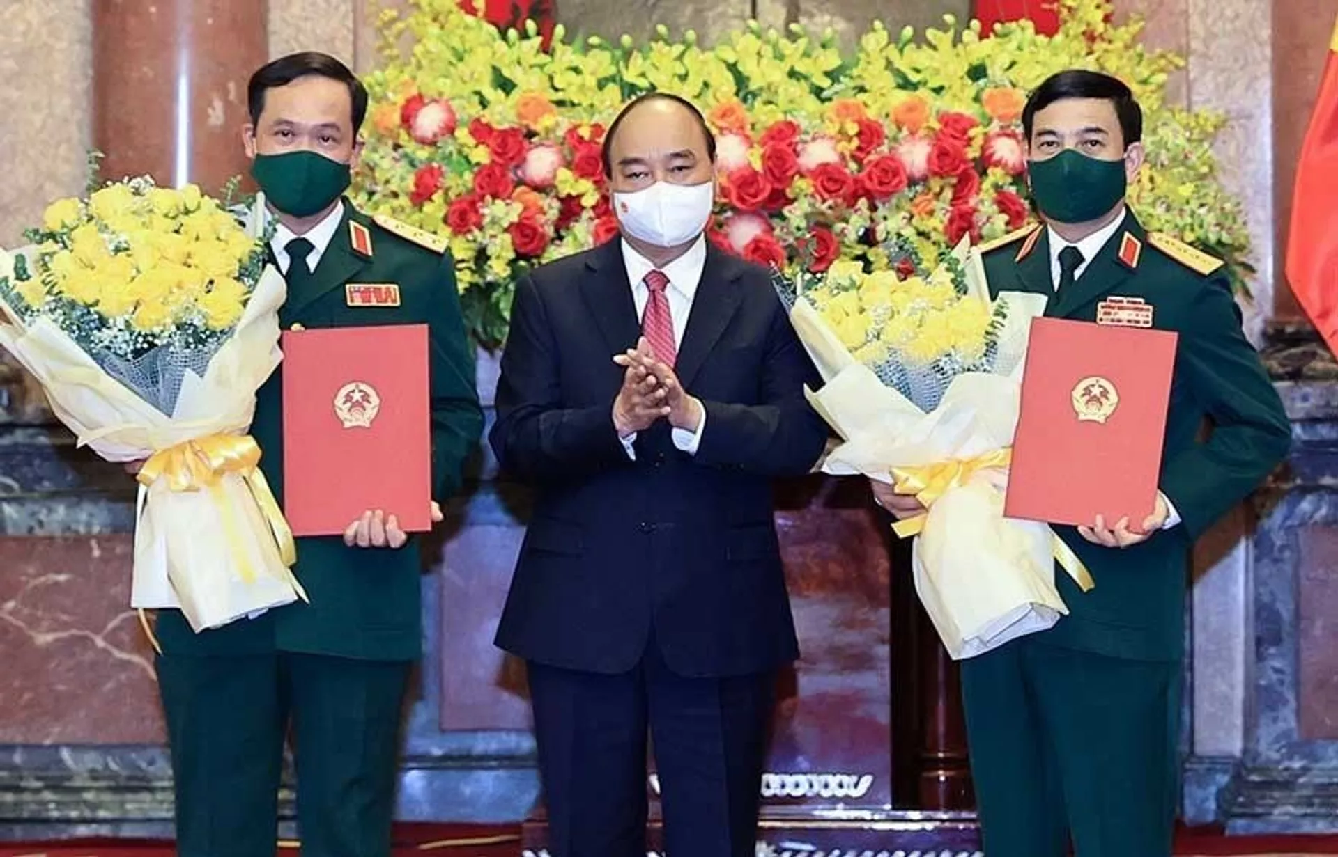 Thăng quân hàm cho hai lãnh đạo cấp cao Quân đội Việt Nam Thăng quân hàm cho hai lãnh đạo cấp cao Quân đội Việt Nam - Sputnik Việt Nam, 1920, 12.07.2021