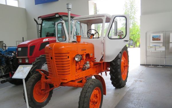 Máy kéo Belarus MTZ-50 huyền thoại. Liên Xô. 1962-1985. Diesel 55 mã lực Máy kéo Belarus MTZ-50 huyền thoại. Liên Xô. 1962-1985. Diesel 55 mã lực - Sputnik Việt Nam