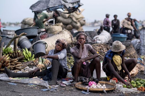 Những người bán hoa quả tại khu chợ ở Cap Haitien, Haiti - Sputnik Việt Nam