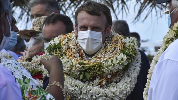 Tổng thống Pháp Emmanuel Macron trong chuyến thăm đảo san hô Manihi, Polynesia thuộc Pháp - Sputnik Việt Nam