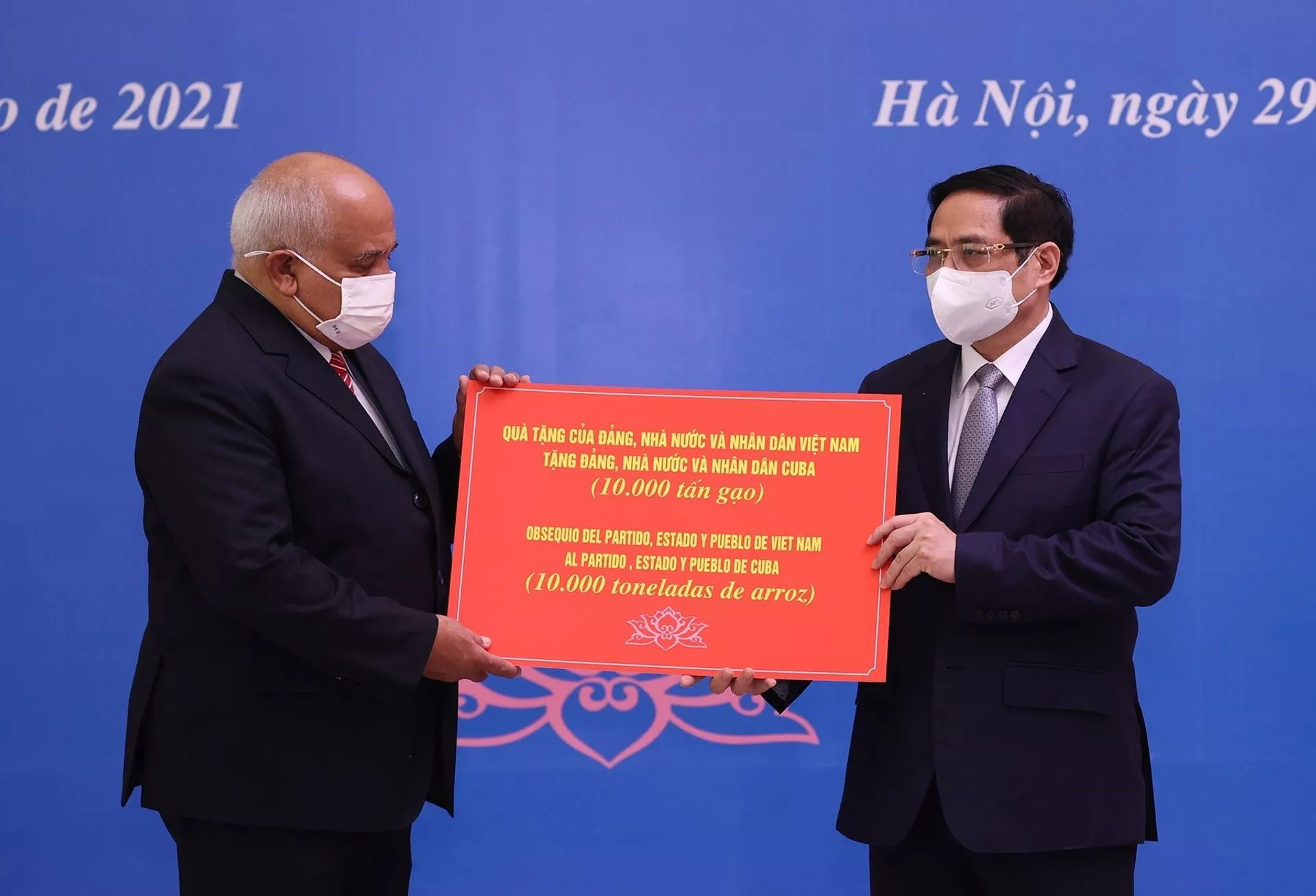 Thủ tướng Phạm Minh Chính trao 10.000 tấn gạo của Đảng, Nhà nước và nhân dân Việt Nam tới Đảng, Nhà nước và nhân dân Cuba qua Đại sứ Cuba Orlando Nicolás Hernández Guillén Thủ tướng Phạm Minh Chính trao 10.000 tấn gạo của Đảng, Nhà nước và nhân dân Việt Nam tới Đảng, Nhà nước và nhân dân Cuba qua Đại sứ Cuba Orlando Nicolás Hernández Guillén - Sputnik Việt Nam, 1920, 05.10.2021
