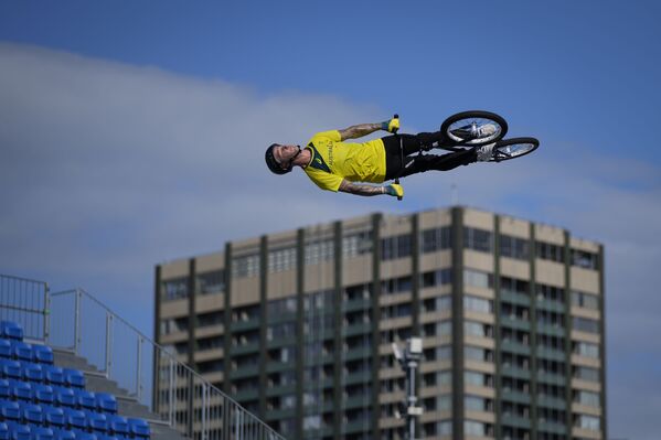 Vận động viên người Úc Logan Martin trong buổi tập luyện BMX Freestyle tại Thế vận hội Mùa hè Tokyo - Sputnik Việt Nam