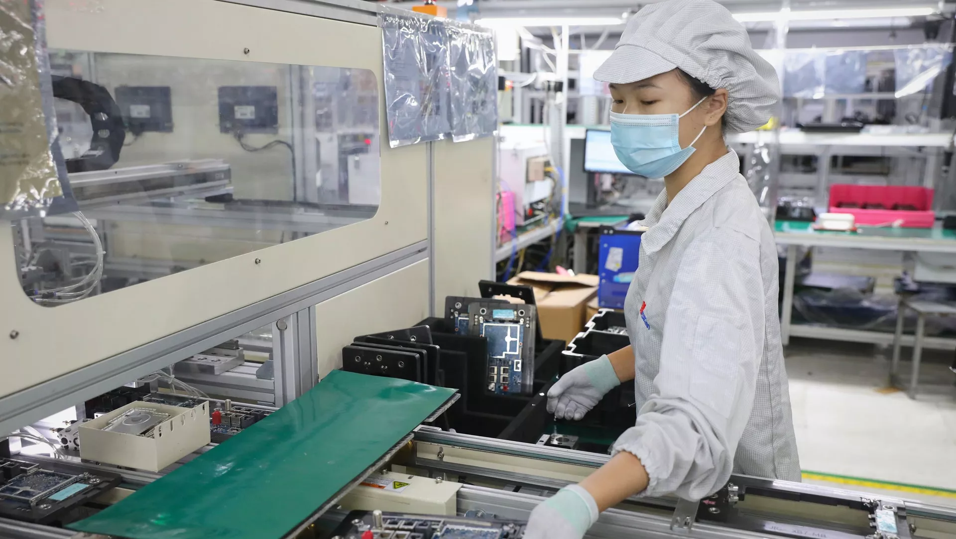 Công ty Fuhong Precision Component tại KCN Đình Trám (vốn đầu tư của Đài Loan,Trung Quốc) đã khôi phục hoạt động sản xuất Công ty Fuhong Precision Component tại KCN Đình Trám (vốn đầu tư của Đài Loan,Trung Quốc) đã khôi phục hoạt động sản xuất - Sputnik Việt Nam, 1920, 02.08.2021