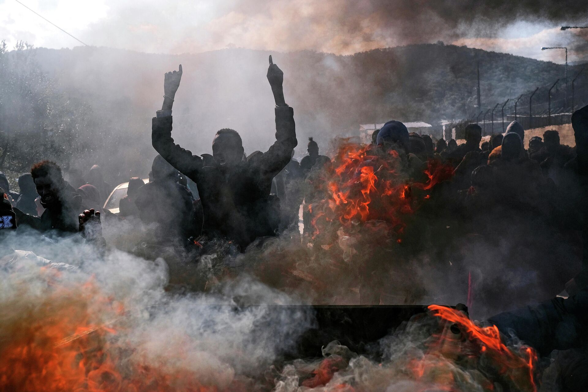 Tác phẩm Chaos on the Greek island of Lesbos over the killing of a 20 year-old refugee của nhiếp ảnh gia người Hy Lạp Aggelos Barai lọt vào danh sách rút gọn cho Cuộc thi Báo ảnh quốc tế Stenin - Sputnik Việt Nam, 1920, 05.10.2021