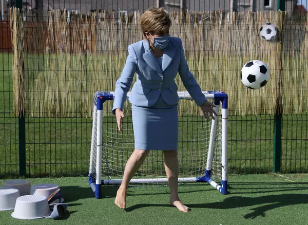 Thủ tướng Scotland Nicola Sturgeon thăm nhà trẻ ở Fallin Thủ tướng Scotland Nicola Sturgeon thăm nhà trẻ ở Fallin - Sputnik Việt Nam