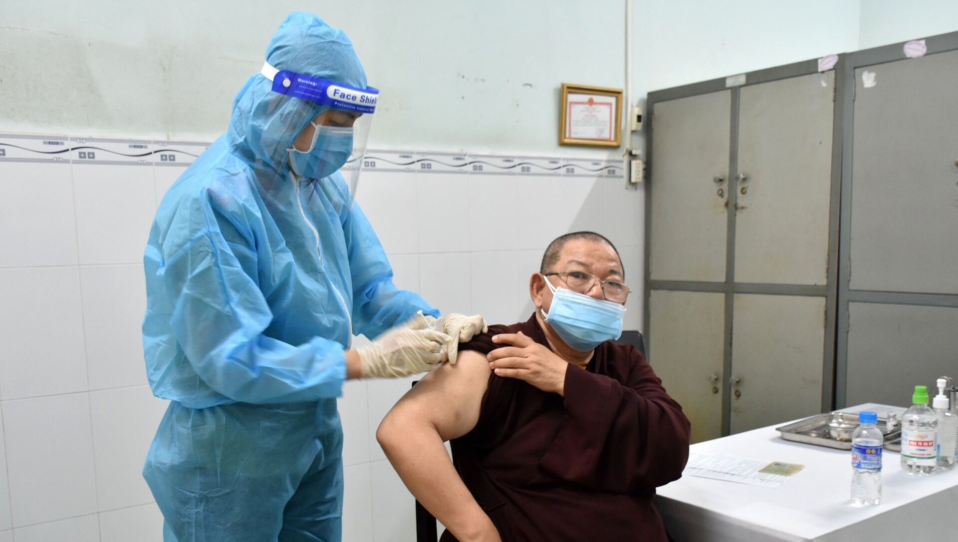 Các vị chức sắc, chức việc, người có uy tín trong tôn giáo, dân tộc Bạc Liêu tiêm vắc xin ngừa COVID-19 - Sputnik Việt Nam, 1920, 08.08.2021