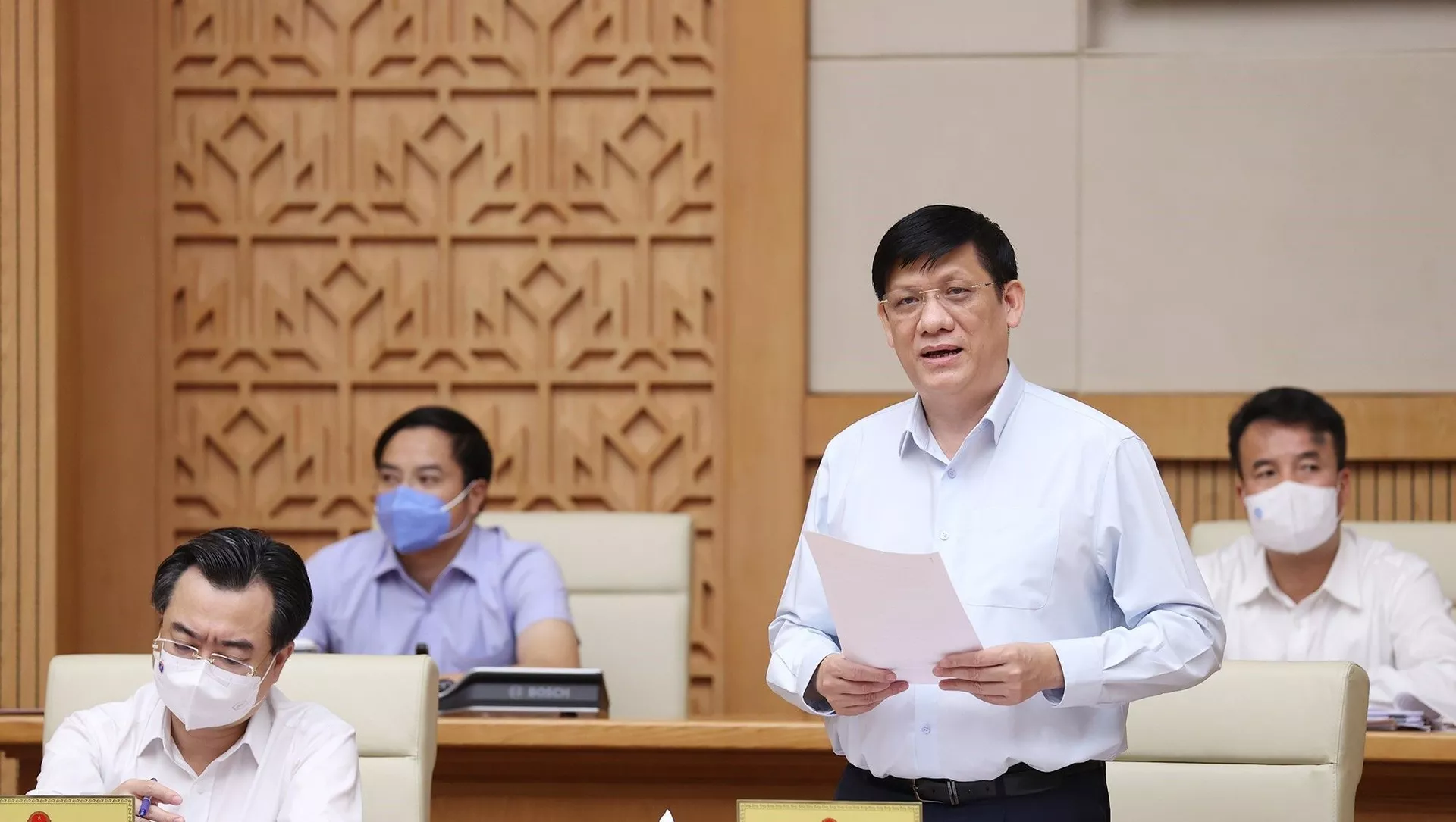 Bộ trưởng Bộ Y tế Nguyễn Thanh Long báo cáo kết quả phòng, chống dịch COVID-19.