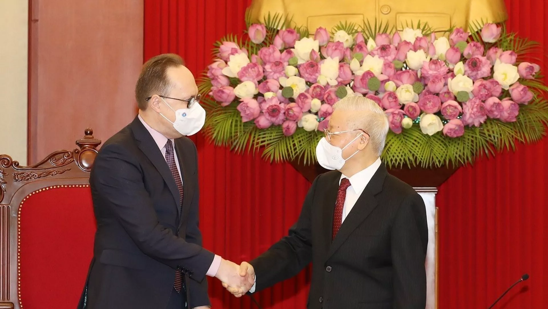 Tổng Bí thư Nguyễn Phú Trọng tiếp Đại sứ Liên bang Nga Gennady Bezdetko.