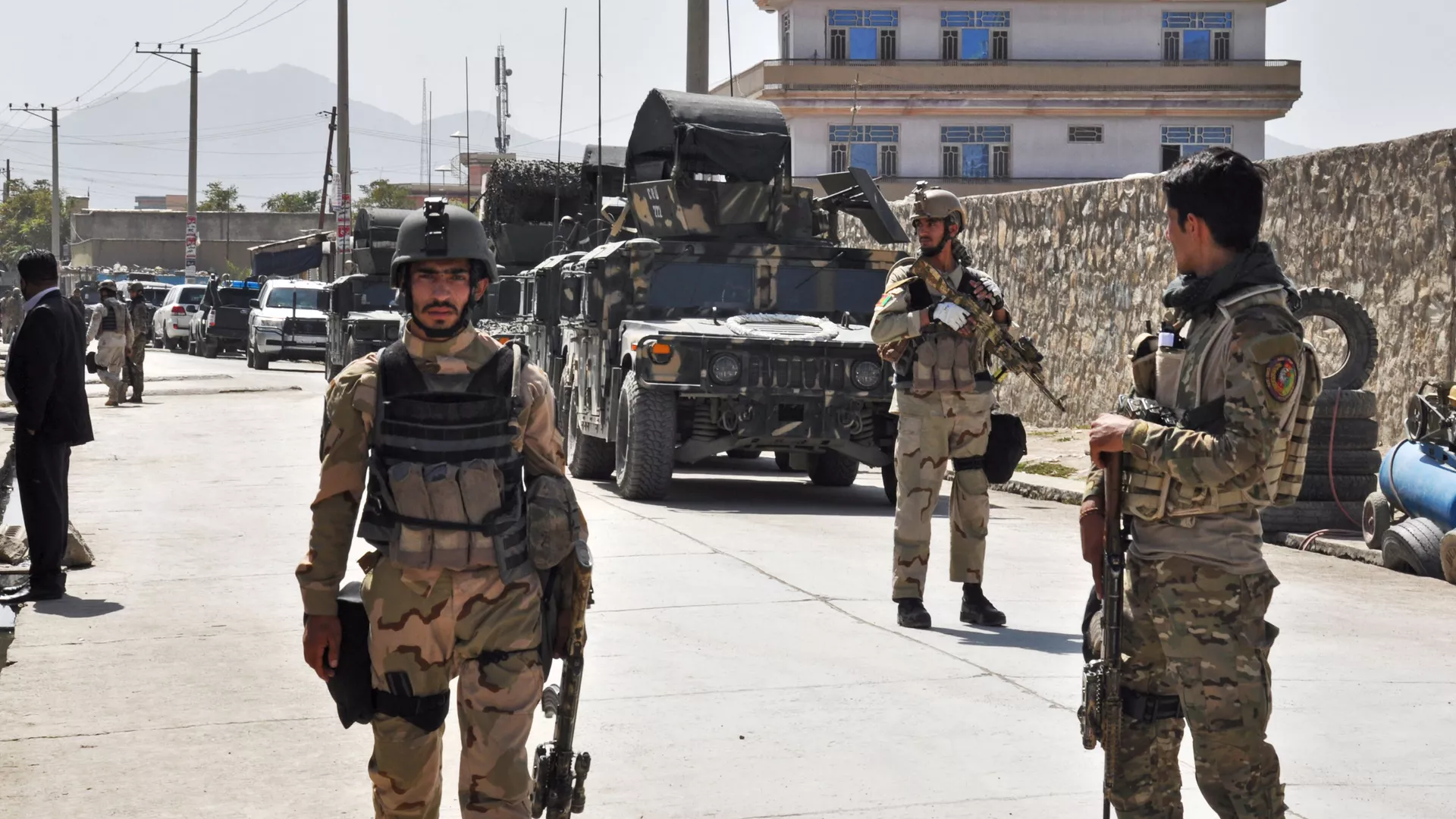 Đại diện của các dịch vụ đặc biệt Afghanistan trong vùng lân cận của sân bay Kabul, nơi đang xảy ra nổ súng Đại diện của các dịch vụ đặc biệt Afghanistan trong vùng lân cận của sân bay Kabul, nơi đang xảy ra nổ súng - Sputnik Việt Nam, 1920, 05.09.2022