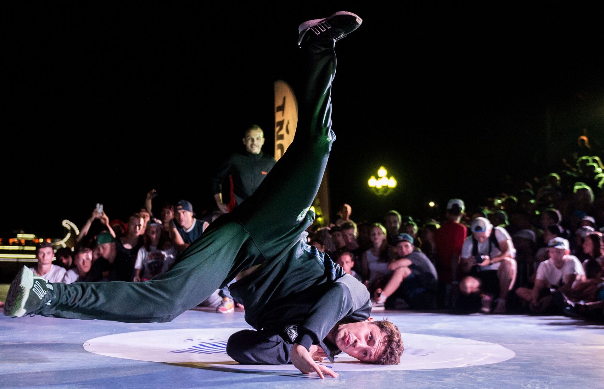 Các vũ công trong Giải vô địch thế giới về Break Dance CrimeaBreakDanceWorldCup - Sputnik Việt Nam, 1920, 05.10.2021