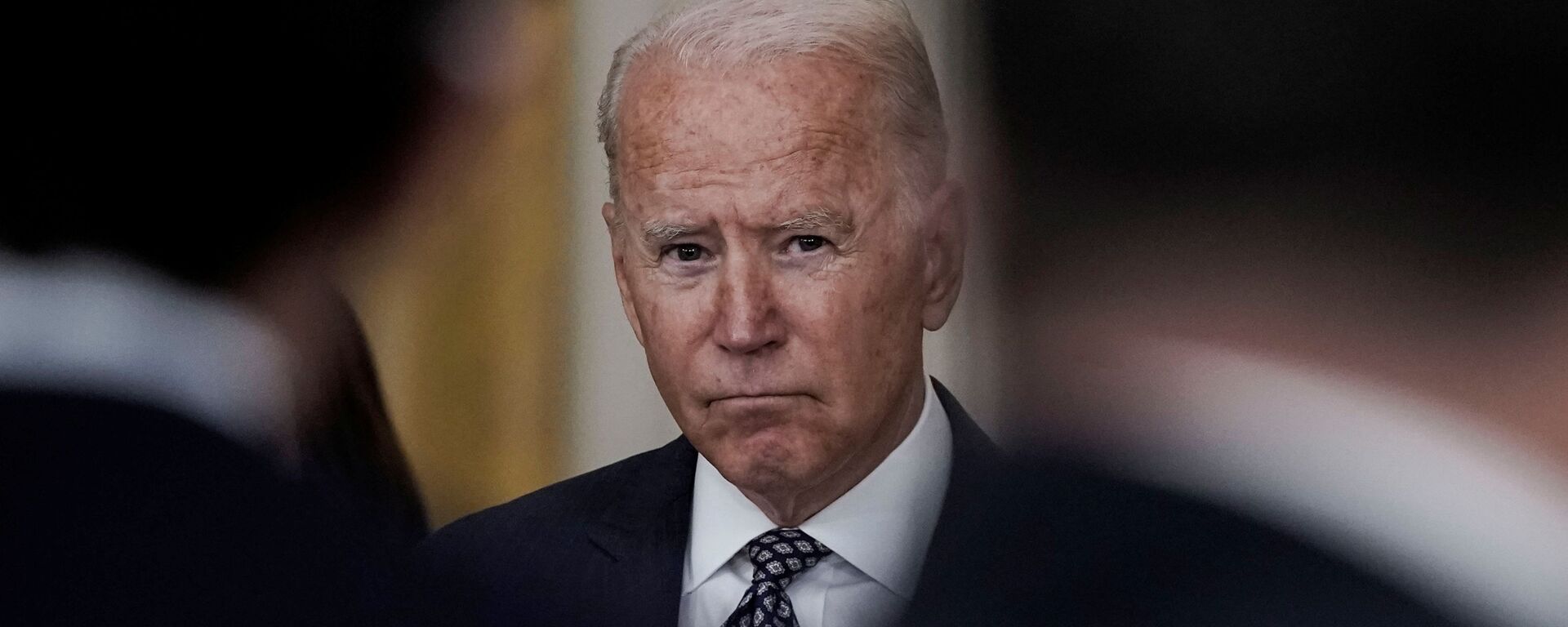 Tổng thống Joe Biden đưa ra nhận xét về các nỗ lực sơ tán và tình hình đang diễn ra ở Afghanistan trong bài phát biểu tại Phòng phía Đông tại Nhà Trắng ở Washington, Hoa Kỳ, ngày 20 tháng 8 năm 2021 - Sputnik Việt Nam, 1920, 09.12.2021