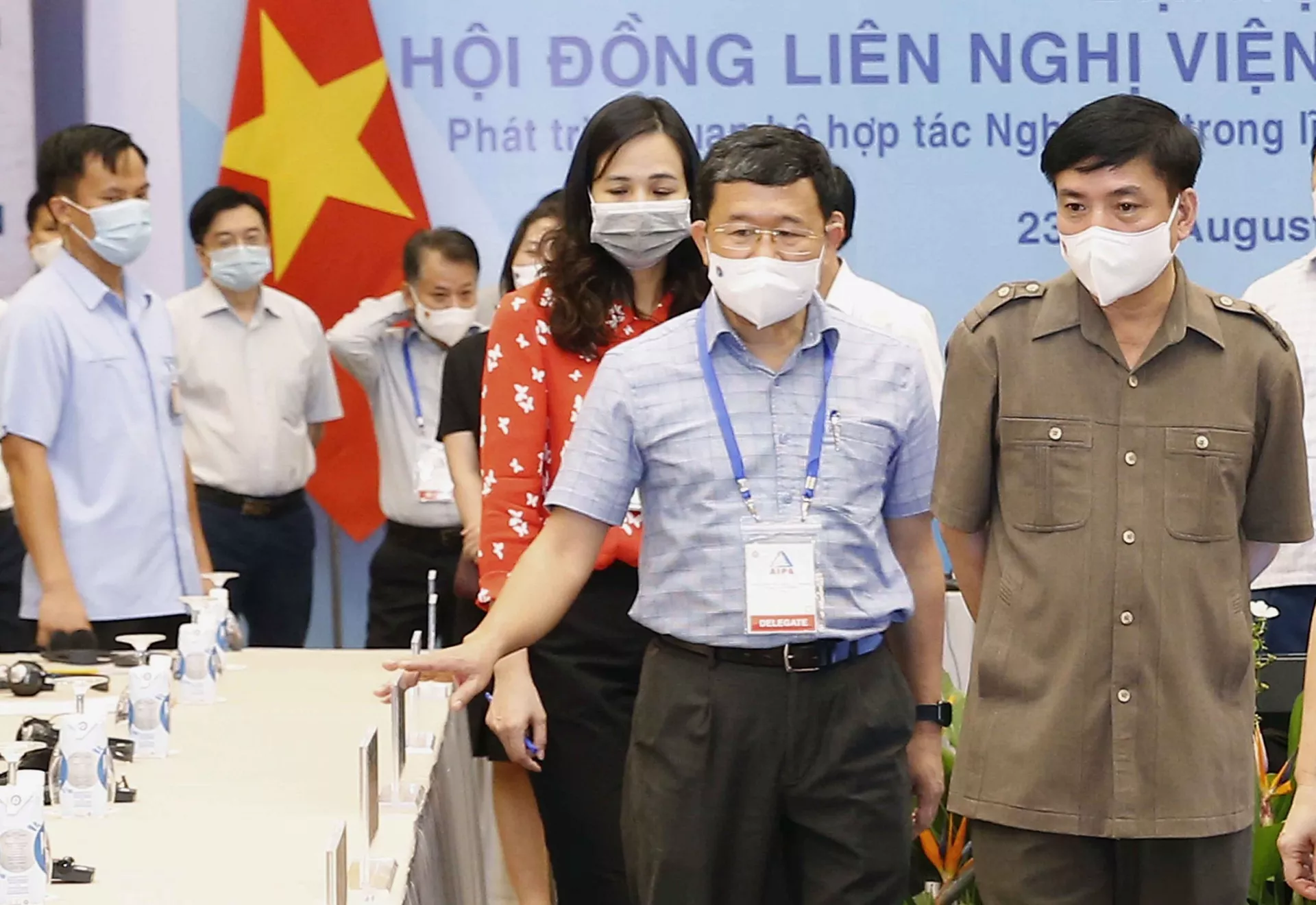 Tổng thư ký, Chủ nhiệm Văn phòng Quốc hội Bùi Văn Cường và Chủ nhiệm Ủy ban Đối ngoại của Quốc hội Vũ Hải Hà kiểm tra công tác chuẩn bị cho Đại hội Tổng thư ký, Chủ nhiệm Văn phòng Quốc hội Bùi Văn Cường và Chủ nhiệm Ủy ban Đối ngoại của Quốc hội Vũ Hải Hà kiểm tra công tác chuẩn bị cho Đại hội - Sputnik Việt Nam, 1920, 05.10.2021