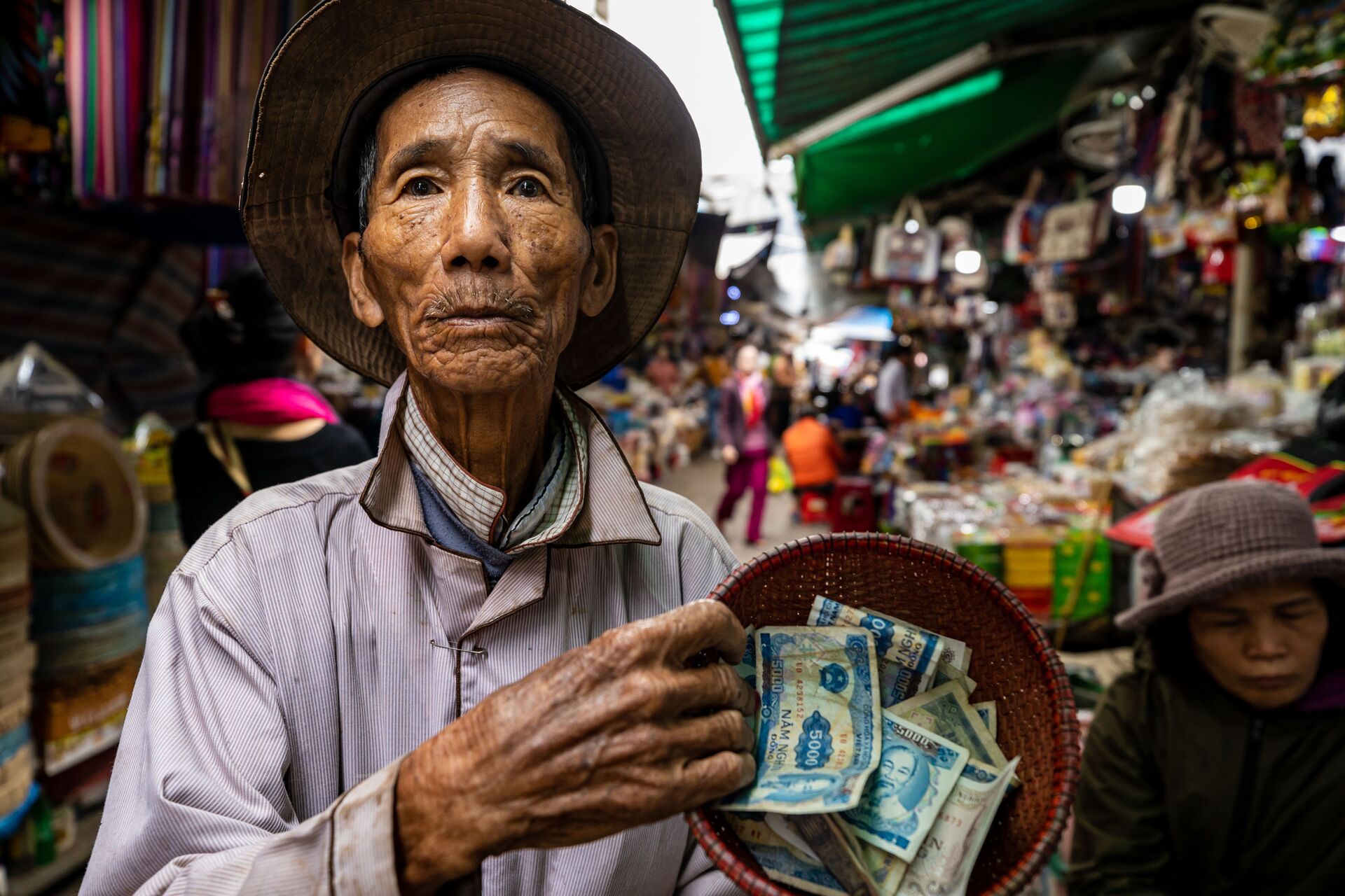 Ông già xin bố thí - Sputnik Việt Nam, 1920, 05.10.2021