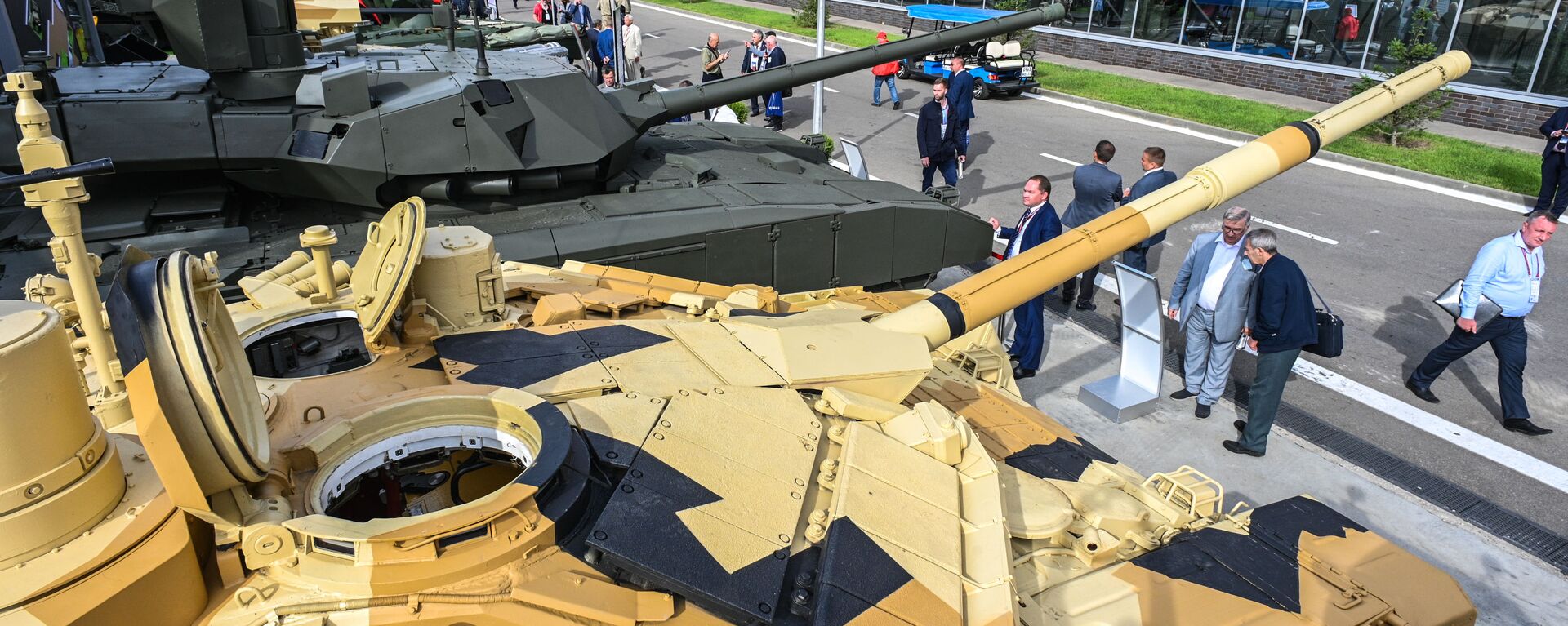 Xe tăng T-90MS và T-14 Armata tại diễn đàn Army-2021 - Sputnik Việt Nam, 1920, 22.02.2022