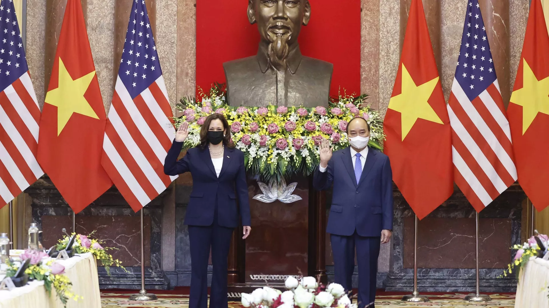 Chủ tịch nước Nguyễn Xuân Phúc và Phó Tổng thống Hoa Kỳ Kamala Harris tại buổi tiếp. Chủ tịch nước Nguyễn Xuân Phúc và Phó Tổng thống Hoa Kỳ Kamala Harris tại buổi tiếp. - Sputnik Việt Nam, 1920, 26.08.2021