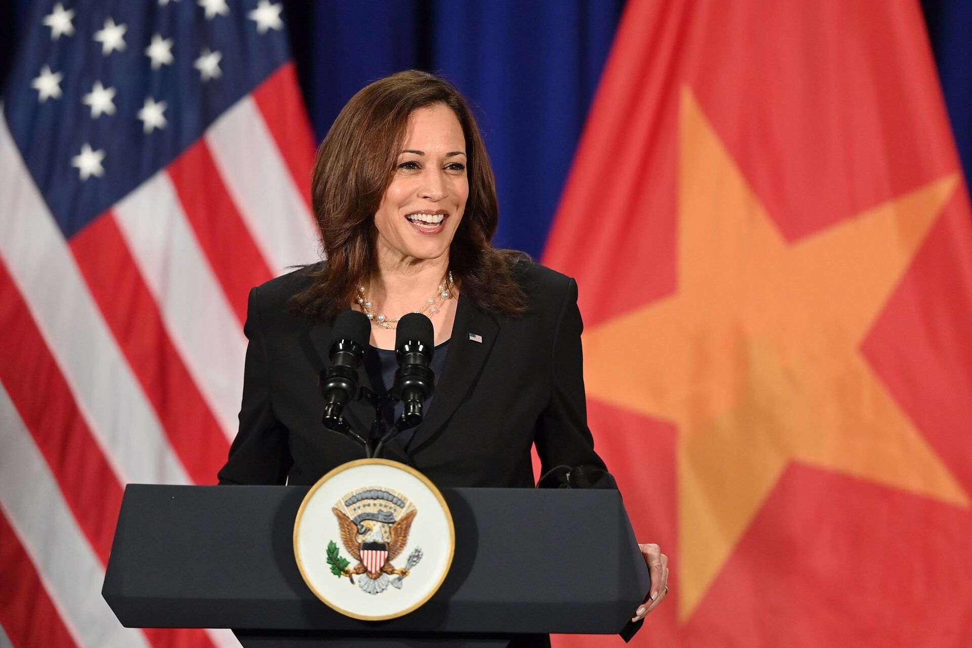 Phó Tổng thống Hoa Kỳ Kamala Harris phát biểu tại buổi họp báo chiều 26/8/2021 - Sputnik Việt Nam, 1920, 05.10.2021