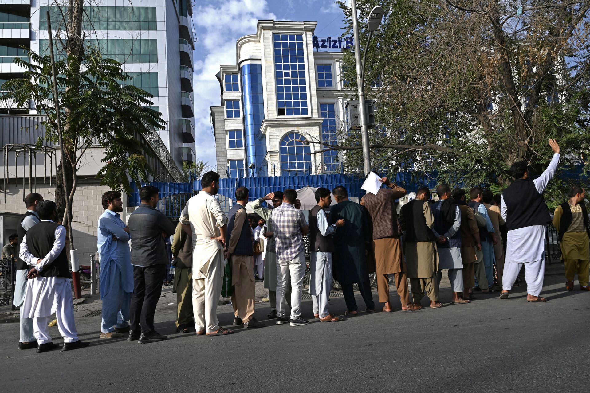 Xếp hàng tại cây ATM ở Kabul - Sputnik Việt Nam, 1920, 05.10.2021