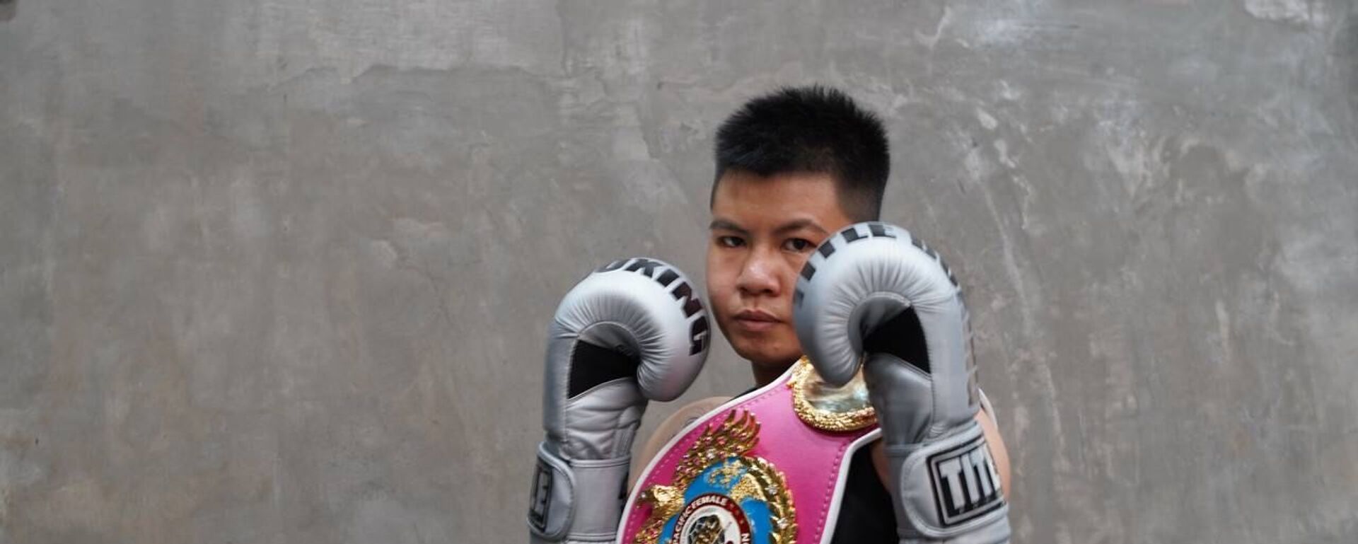 Nguyễn Thị Thu Nhi là nữ võ sĩ quyền anh Việt Nam đầu tiên tạo nên kỳ tích Boxing khi giành đai vô địch WBO Châu Á - Thái Bình Dương ở hạng cân nhẹ. - Sputnik Việt Nam, 1920, 03.09.2021