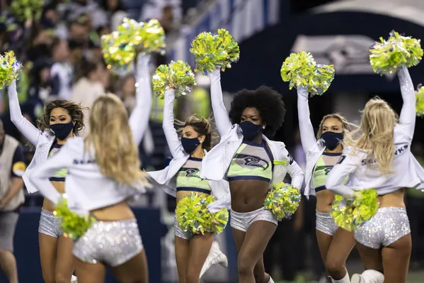 Hoạt náo viên tại trận đấu bóng đá NFL giữa Los Angeles Chargers và Seattle Seahawks ở Seattle Hoạt náo viên tại trận đấu bóng đá NFL giữa Los Angeles Chargers và Seattle Seahawks ở Seattle - Sputnik Việt Nam