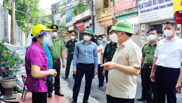 Bí thư Thành ủy Hà Nội kiểm tra thực hiện cách ly phòng, chống COVID-19 tại các phường Văn Miếu, Văn Chương - Sputnik Việt Nam