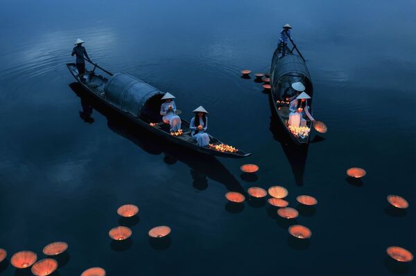 “Cầu nguyện cho các linh hồn” của Phú Khánh Bùi, được đánh giá cao ở hạng mục Con người trong cuộc thi Drone Awards 2021 - Sputnik Việt Nam