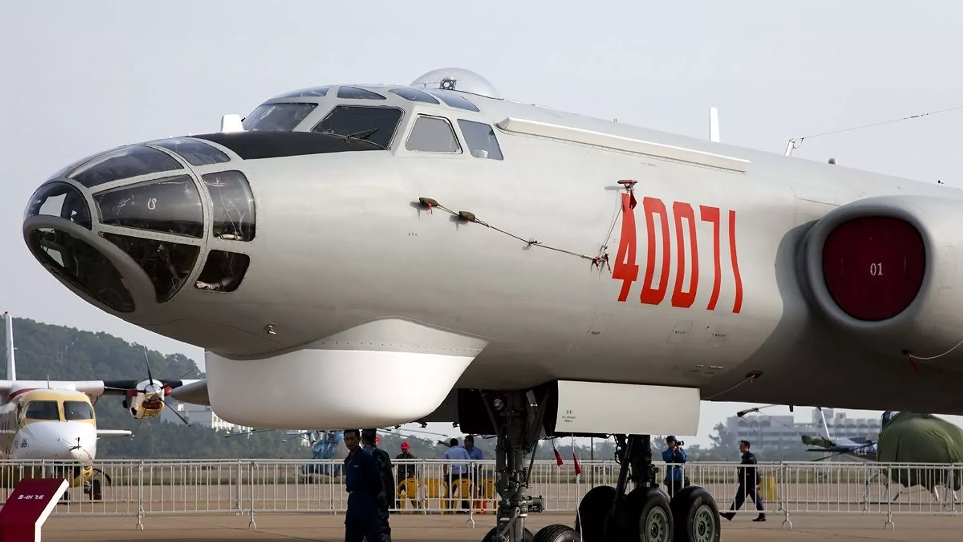 Máy bay quân sự Trung Quốc Xian H-6H