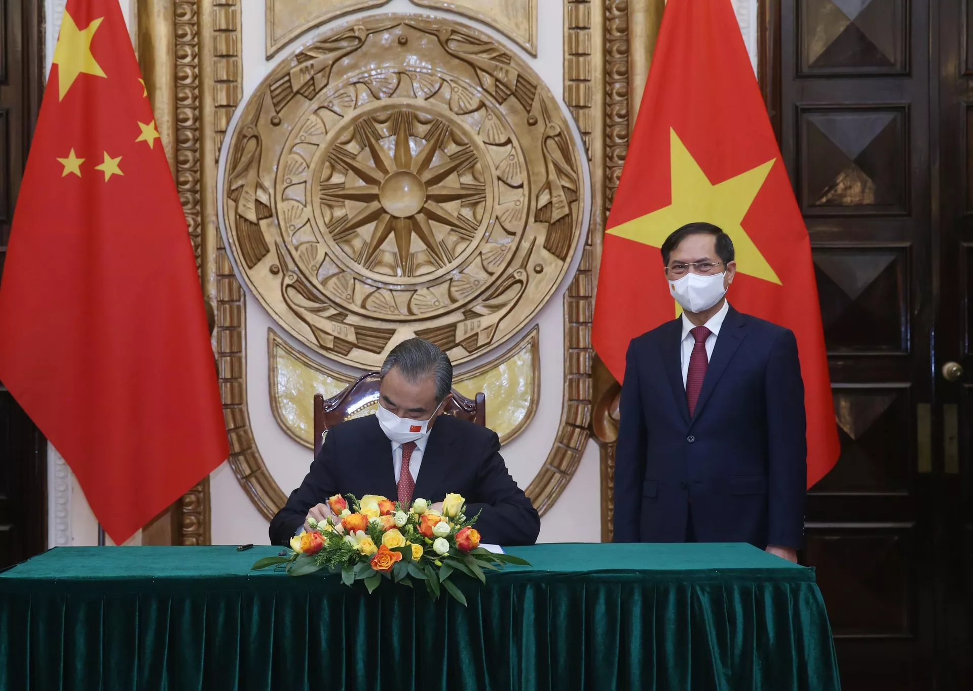 Bộ trưởng Ngoại giao Trung Quốc Vương Nghị ghi lưu bút Bộ trưởng Ngoại giao Trung Quốc Vương Nghị ghi lưu bút - Sputnik Việt Nam, 1920, 05.10.2021