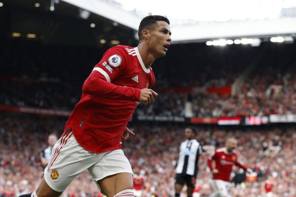 Cầu thủ của Manchester United Cristiano Ronaldo trong trận đấu với Newcastle - Sputnik Việt Nam