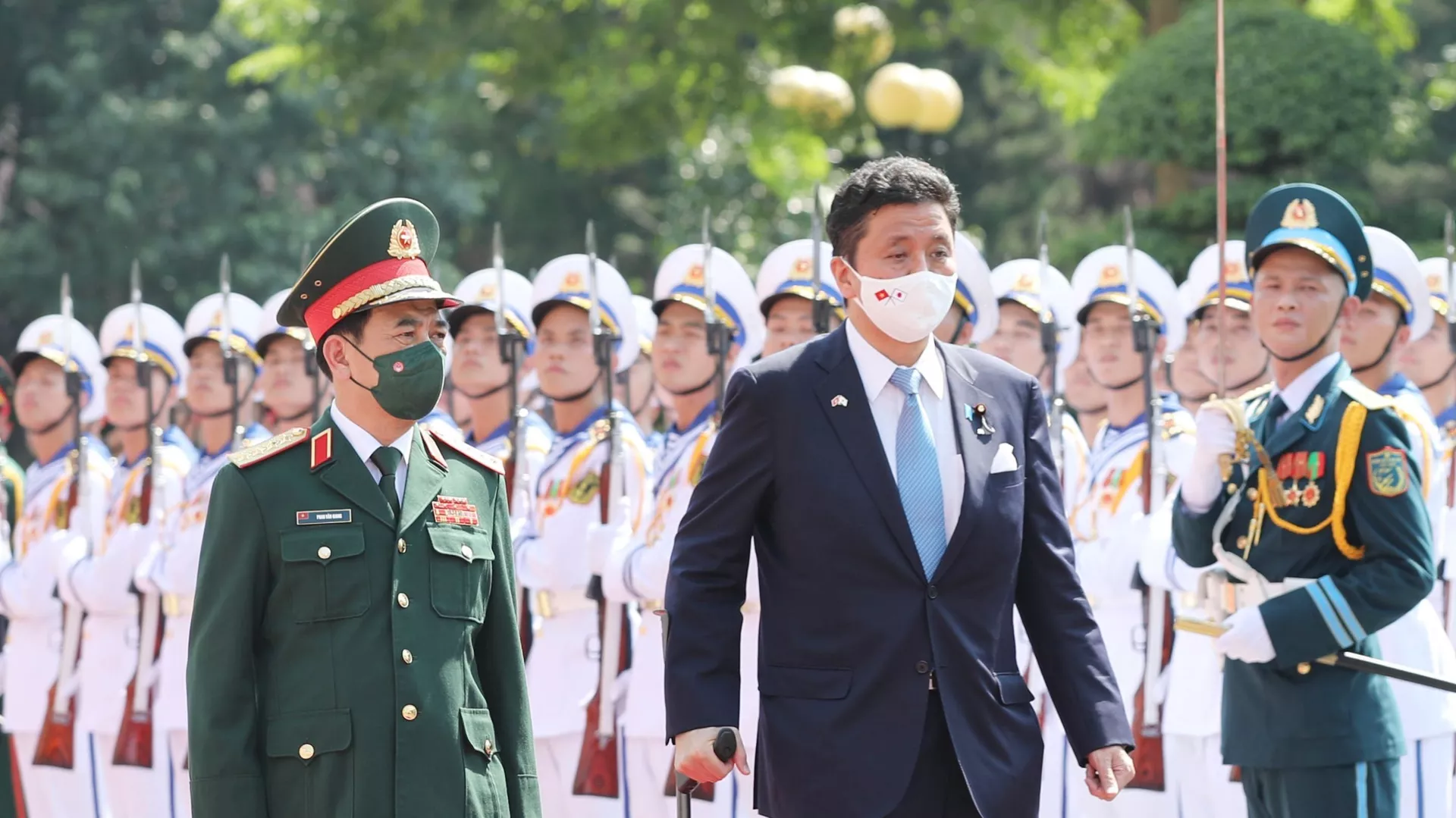 Đại tướng, Bộ trưởng Quốc phòng Phan Văn Giang và Bộ trưởng Quốc phòng Nhật Bản Kishi Nobuo duyệt đội Danh dự QĐND Việt Nam tại lễ đón Đại tướng, Bộ trưởng Quốc phòng Phan Văn Giang và Bộ trưởng Quốc phòng Nhật Bản Kishi Nobuo duyệt đội Danh dự QĐND Việt Nam tại lễ đón - Sputnik Việt Nam, 1920, 13.09.2021