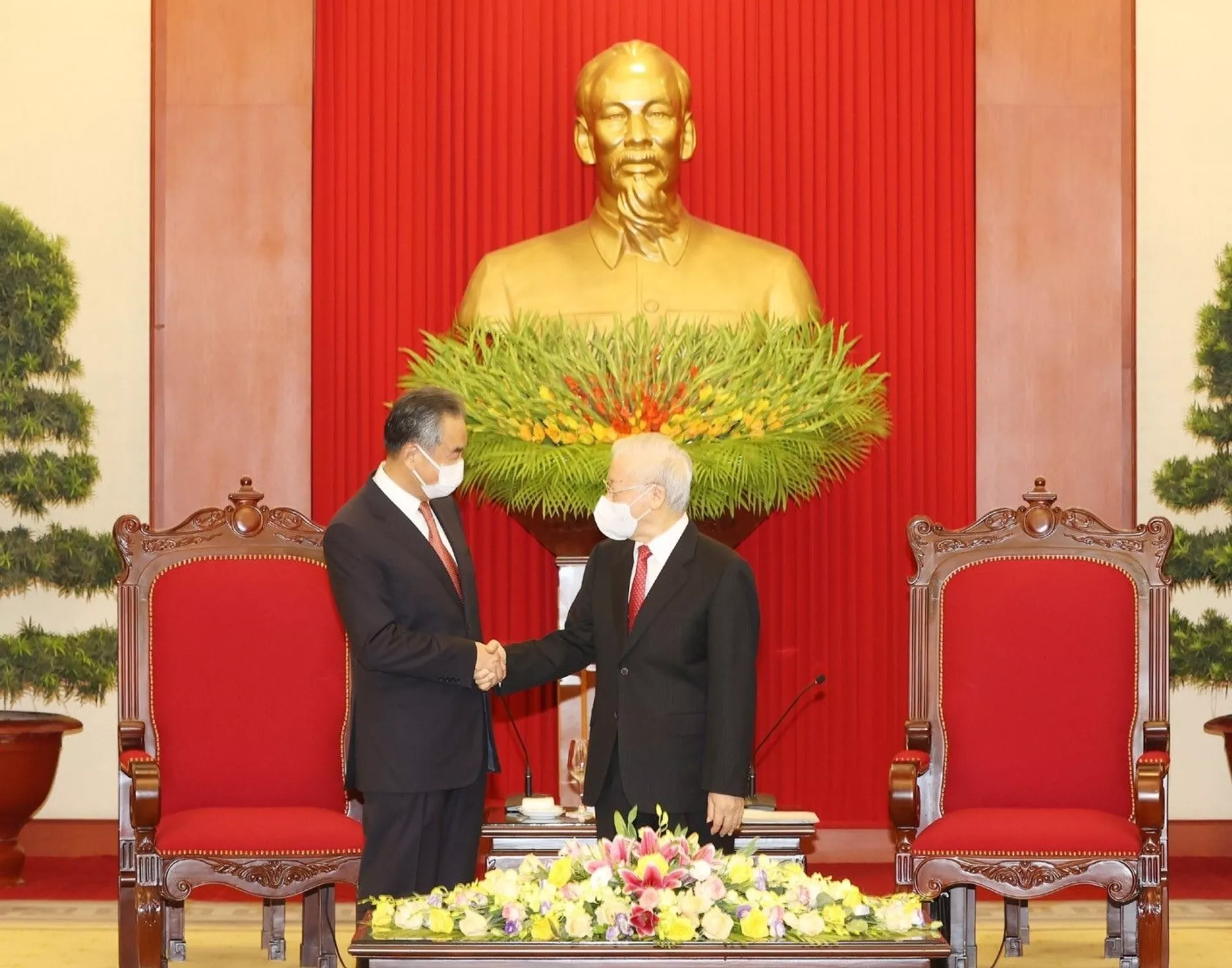 Tổng Bí thư Nguyễn Phú Trọng tiếp Bộ trưởng Ngoại giao Trung Quốc Vương Nghị Tổng Bí thư Nguyễn Phú Trọng tiếp Bộ trưởng Ngoại giao Trung Quốc Vương Nghị - Sputnik Việt Nam, 1920, 05.10.2021