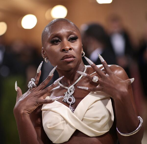 Nữ ca sĩ kiêm diễn viên Anh Cynthia Erivo tại Met Gala 2021 ở New York  - Sputnik Việt Nam