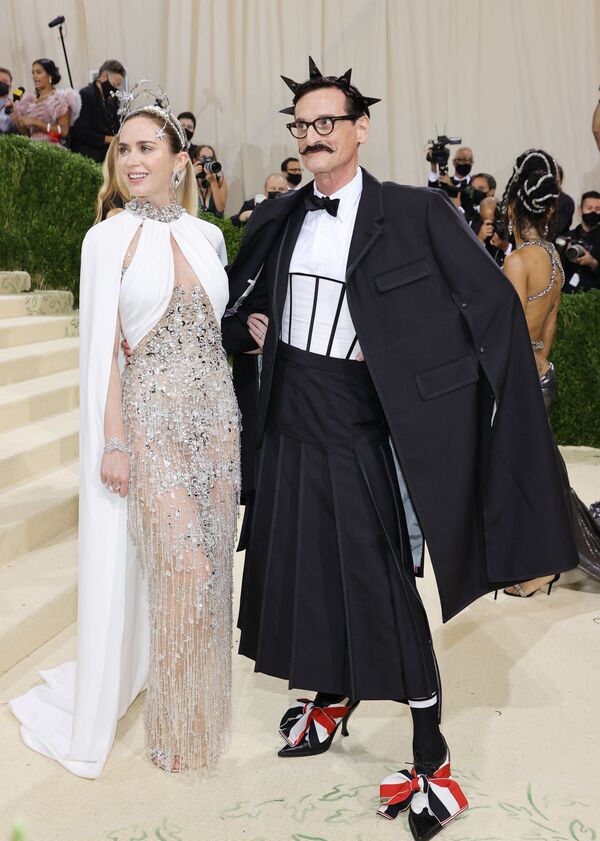 Emily Blunt và Hamish Bowles tại Met Gala năm 2021 ở New York - Sputnik Việt Nam