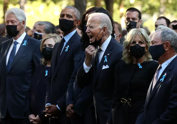 Tổng thống Mỹ Joe Biden với cựu lãnh đạo Mỹ tại lễ tưởng niệm nạn nhân của vụ khủng bố ngày 11 tháng 9 năm 2001 ở New York Tổng thống Mỹ Joe Biden với cựu lãnh đạo Mỹ tại lễ tưởng niệm nạn nhân của vụ khủng bố ngày 11 tháng 9 năm 2001 ở New York - Sputnik Việt Nam
