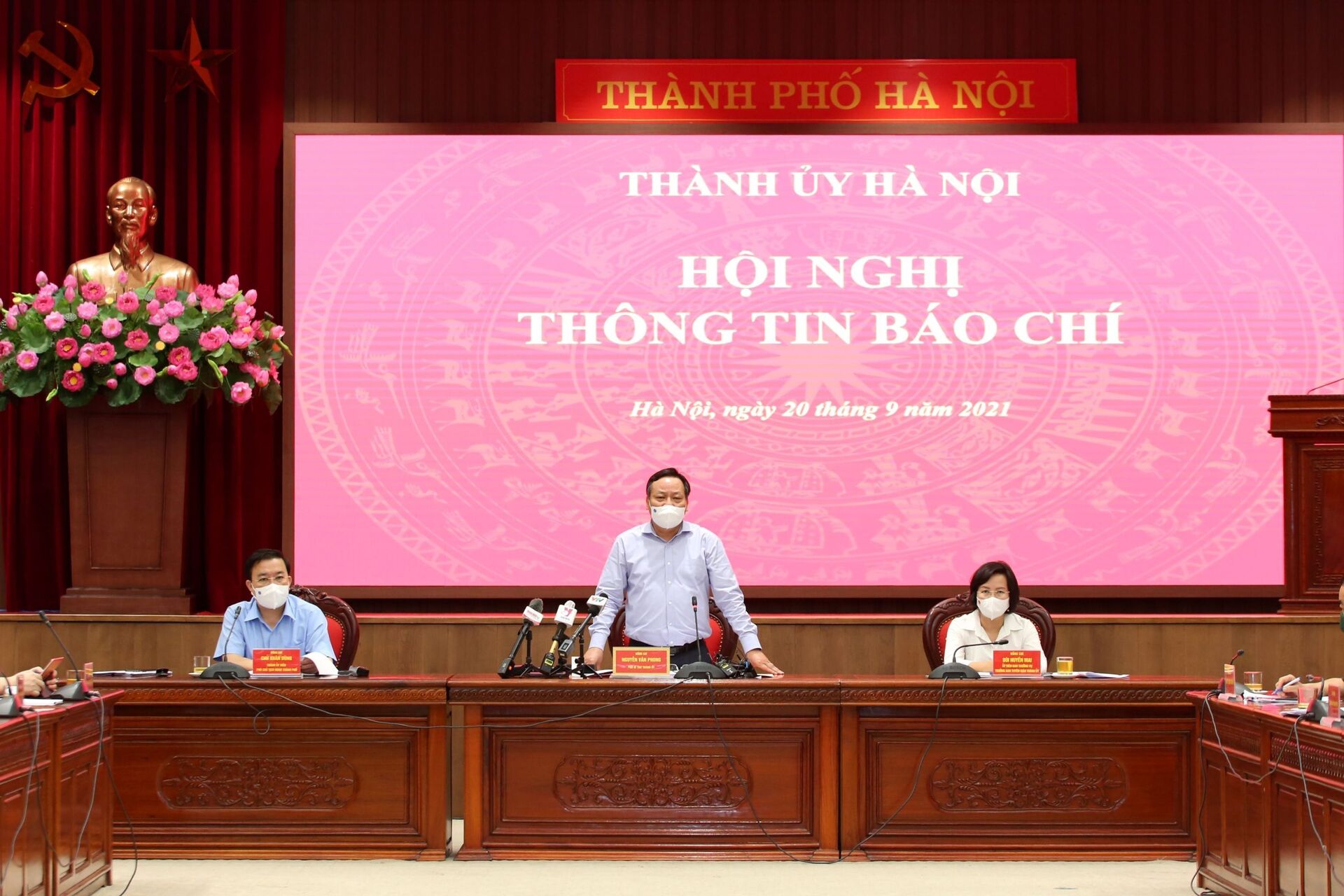 UBND TP Hà Nội họp về thông tin về phòng, chống dịch COVID-19 sau ngày 21/9 UBND TP Hà Nội họp về thông tin về phòng, chống dịch COVID-19 sau ngày 21/9 - Sputnik Việt Nam, 1920, 05.10.2021