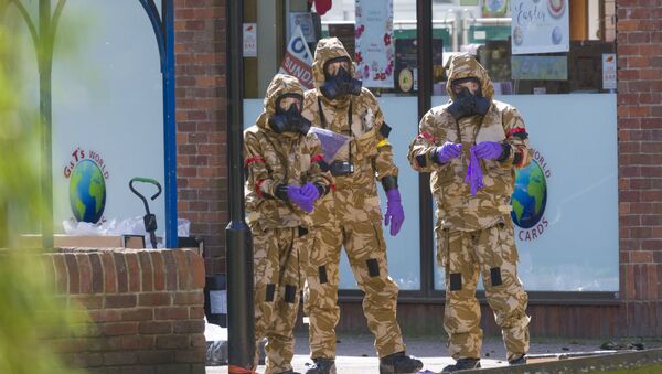 Vệ sinh các địa điểm liên quan tới vụ ngộ độc của Skripal ở Salisbury - Sputnik Việt Nam