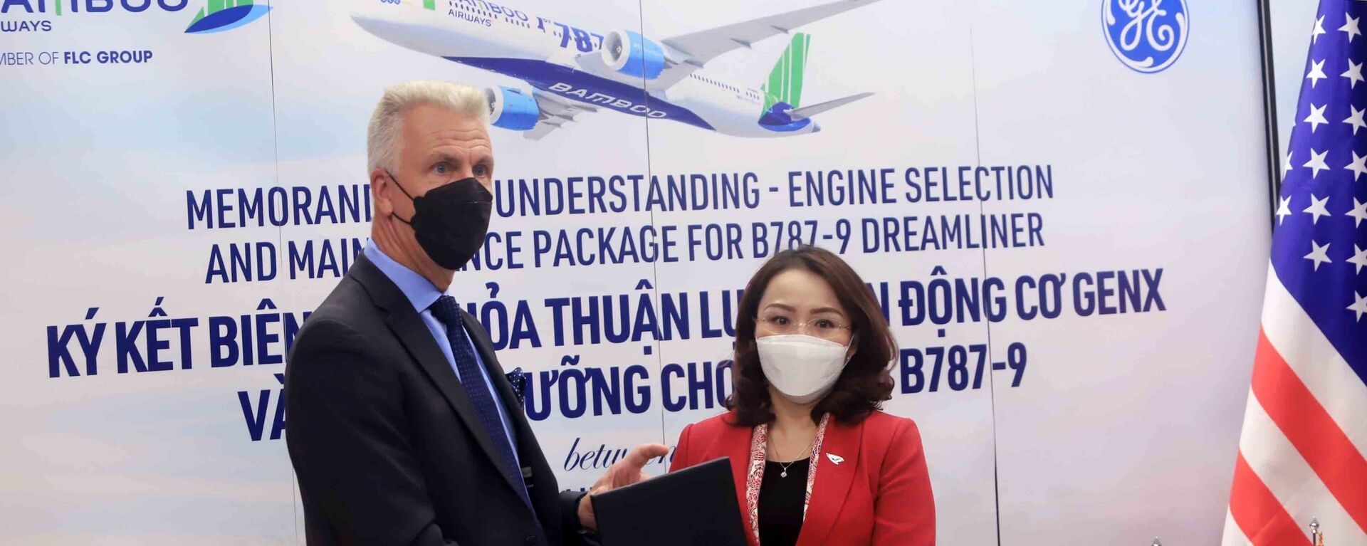 Chủ tịch nước Nguyễn Xuân Phúc chứng kiến Lễ ký văn kiện hợp tác giữa Bamboo Airways và các đối tác GE, CFM International, AviaWorld LCC. - Sputnik Việt Nam, 1920, 22.09.2021