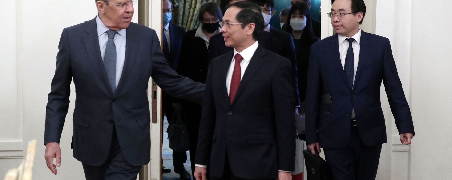 Cuộc họp báo của Bộ trưởng Ngoại giao Liên bang Nga Sergei Lavrov và Bộ trưởng Ngoại giao Việt Nam Bùi Thanh Sơn - Sputnik Việt Nam, 1920, 28.09.2021