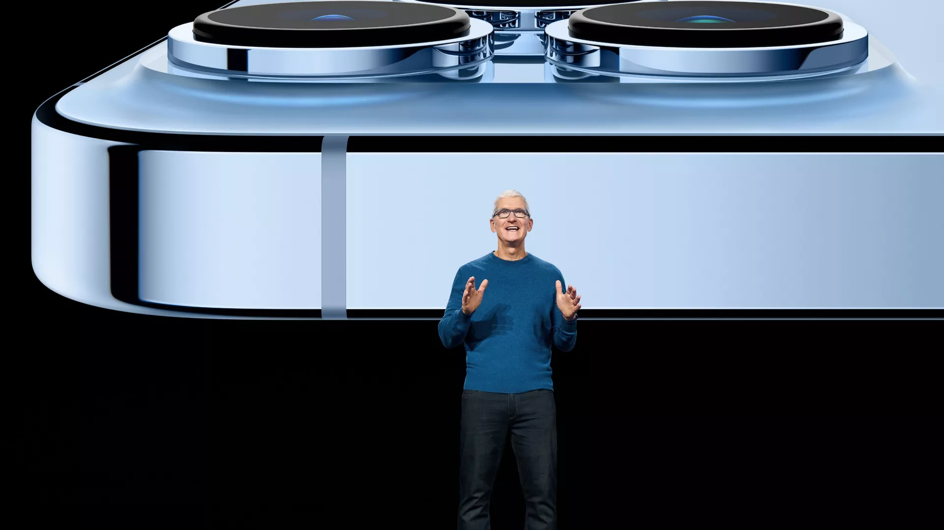 Tim Cook tại buổi ra mắt iPhone 13.