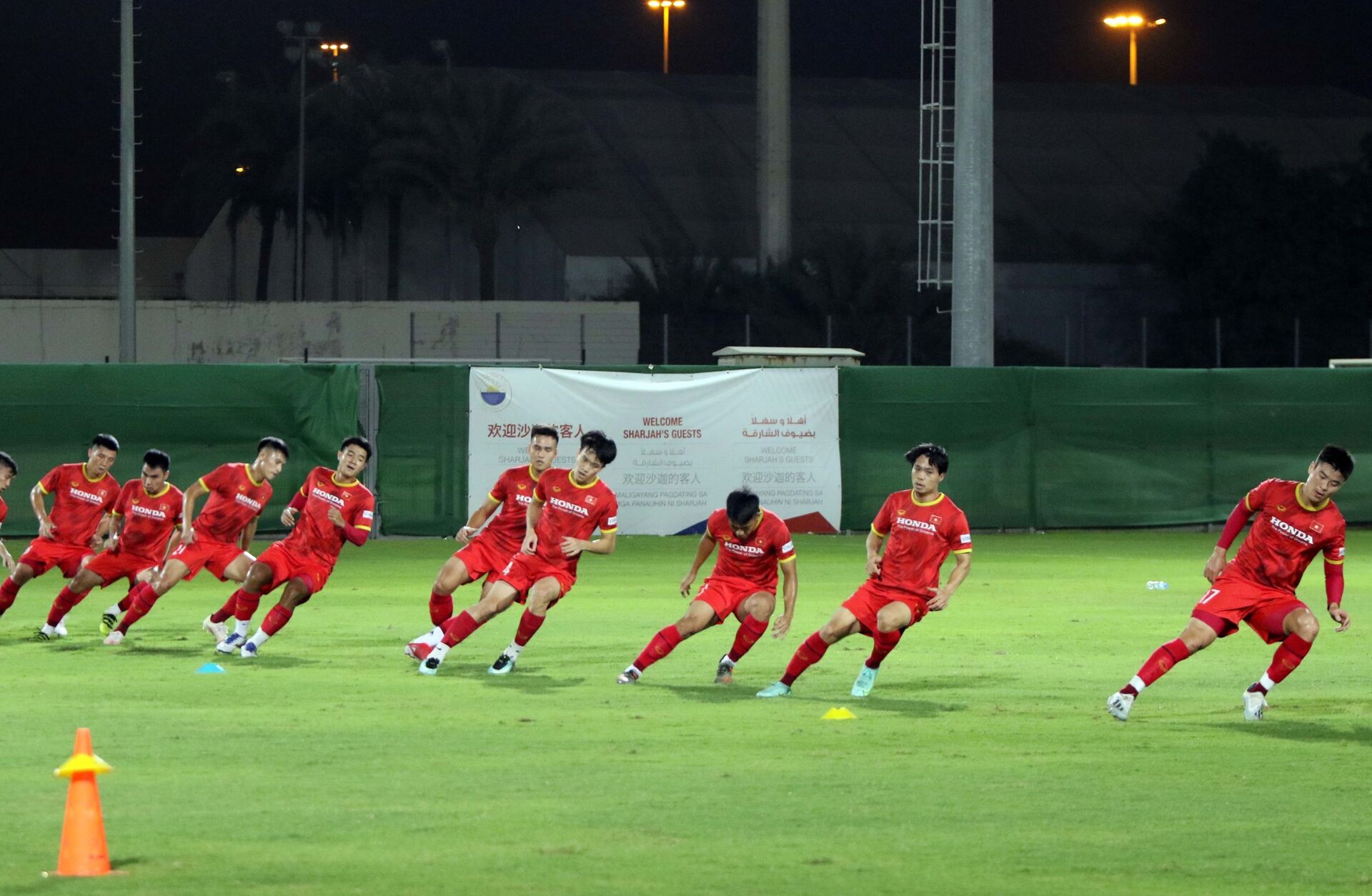 Vòng loại World Cup 2022 khu vực châu Á: Đội tuyển Việt Nam tập đối kháng, rà soát đội hình - Sputnik Việt Nam, 1920, 05.10.2021