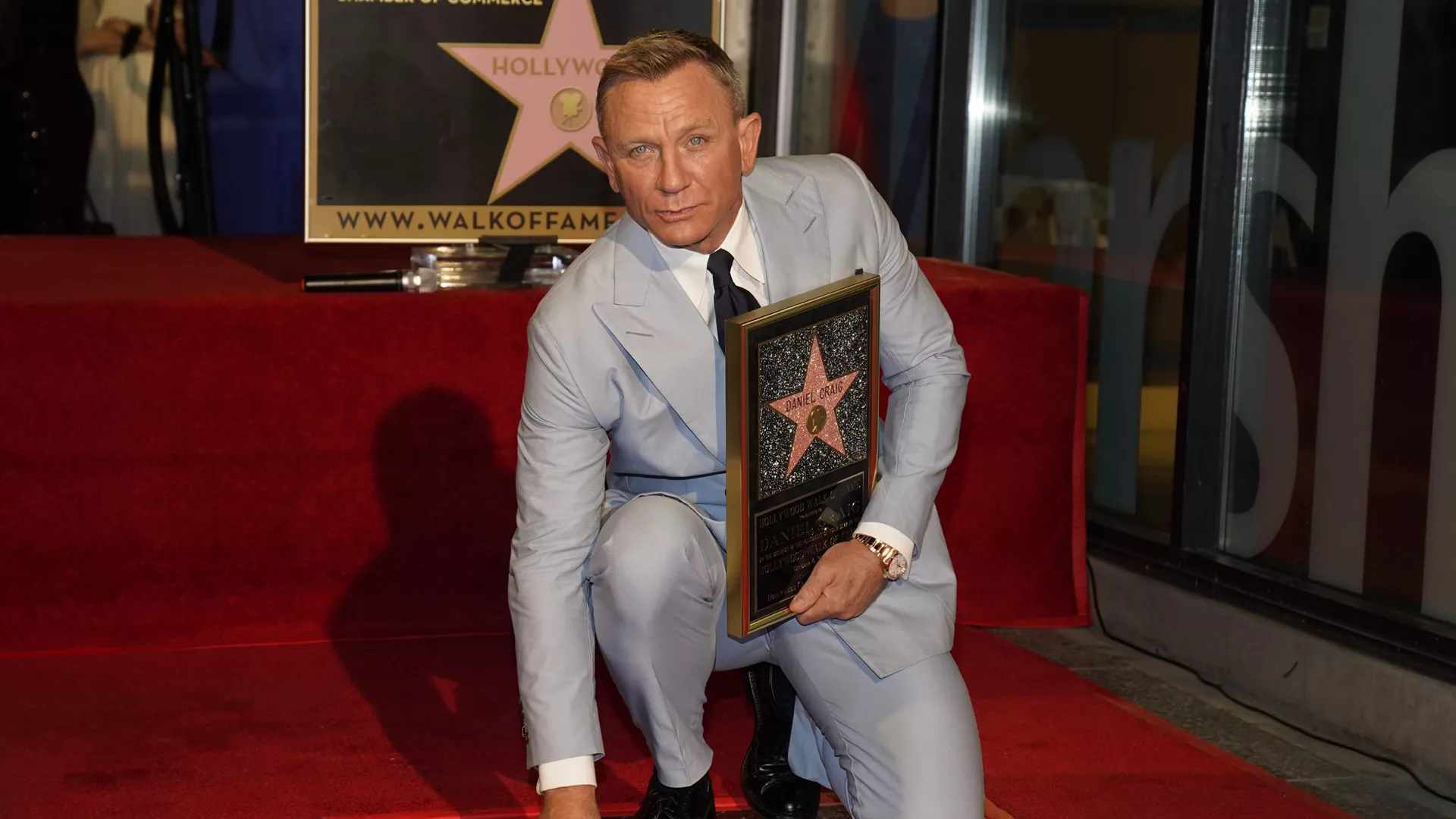 Nam diễn viên người Anh Daniel Craig tại lễ khánh thành ngôi sao cá nhân của mình trên Đại lộ Danh vọng Hollywood Nam diễn viên người Anh Daniel Craig tại lễ khánh thành ngôi sao cá nhân của mình trên Đại lộ Danh vọng Hollywood - Sputnik Việt Nam, 1920, 07.10.2021