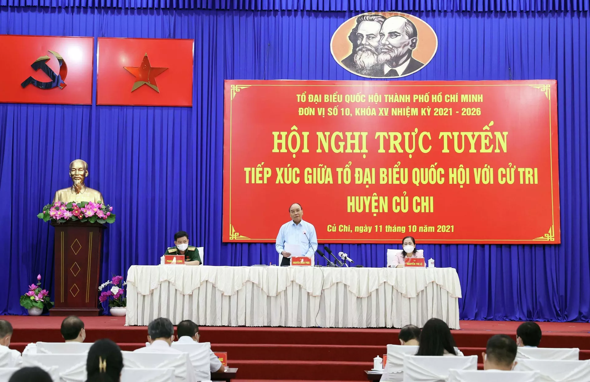Chủ tịch nước Nguyễn Xuân Phúc phát biểu tại điểm cầu thị trấn Củ Chi
Chủ tịch nước Nguyễn Xuân Phúc phát biểu tại điểm cầu thị trấn Củ Chi
- Sputnik Việt Nam, 1920, 11.10.2021
