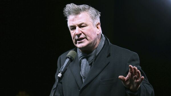 Nam diễn viên Alec Baldwin - Sputnik Việt Nam