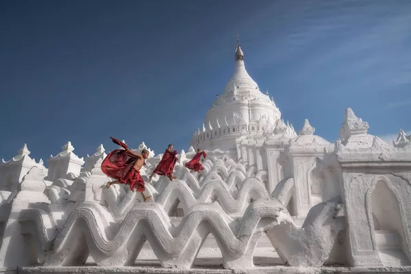Ảnh «Trò chơi của các chú tiểu» của nhiếp ảnh gia Thổ Nhĩ Kỳ Ilhan Eroglu, giải Nhì trong hạng mục «Đặc biệt / Du lịch / Đam mê lữ hành» tại cuộc thi International Photography Awards 2021 Ảnh «Trò chơi của các chú tiểu» của nhiếp ảnh gia Thổ Nhĩ Kỳ Ilhan Eroglu, giải Nhì trong hạng mục «Đặc biệt / Du lịch / Đam mê lữ hành» tại cuộc thi International Photography Awards 2021 - Sputnik Việt Nam