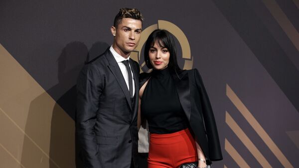 Georgina Rodriguez và Cristiano Ronaldo trong lễ trao giải của Liên đoàn bóng đá Bồ Đào Nha - Sputnik Việt Nam