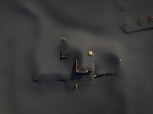 Ngôi nhà dưới lớp tro bụi do núi lửa phun trào trên đảo Palma - Sputnik Việt Nam